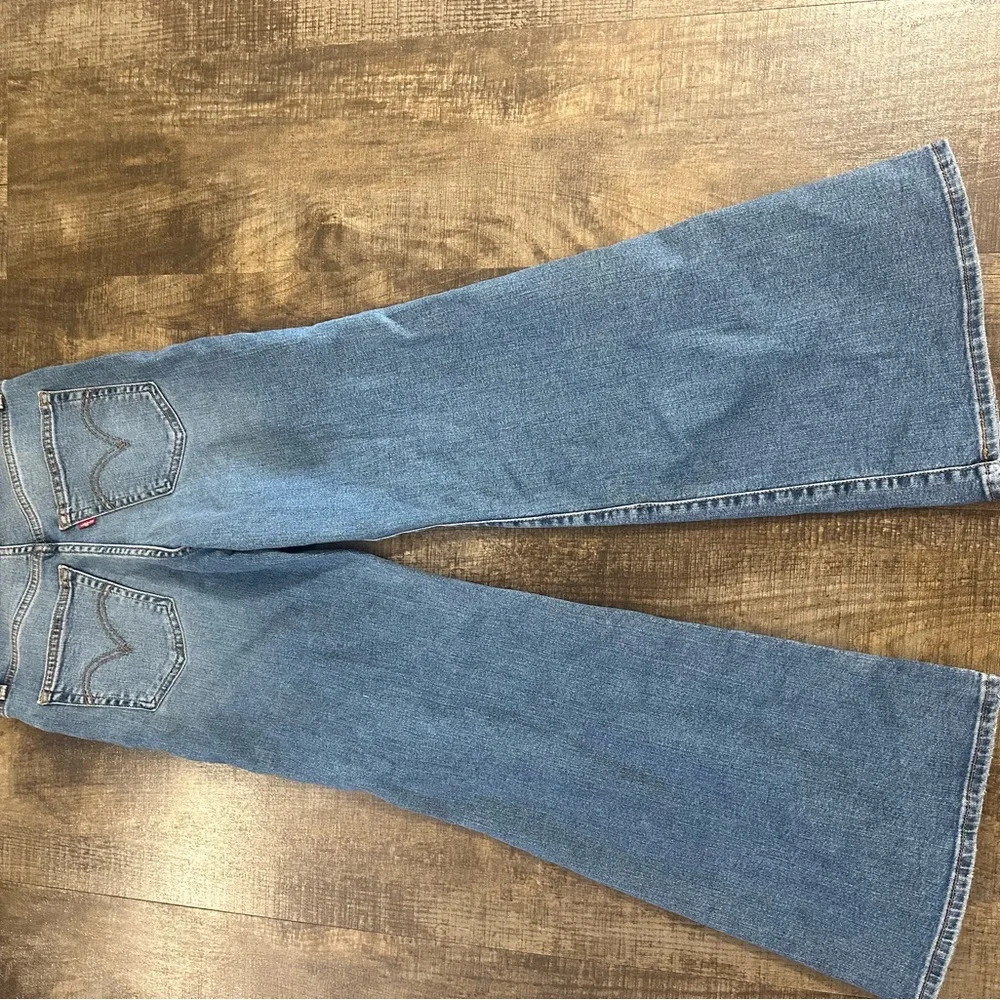 Levi's Light Blue High-Rise Jeans- Ribcage Bell - Picture 4 of 5